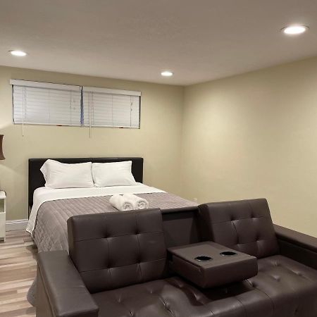 Lovely Room In Private House Near Disneyland Anaheim Exterior photo