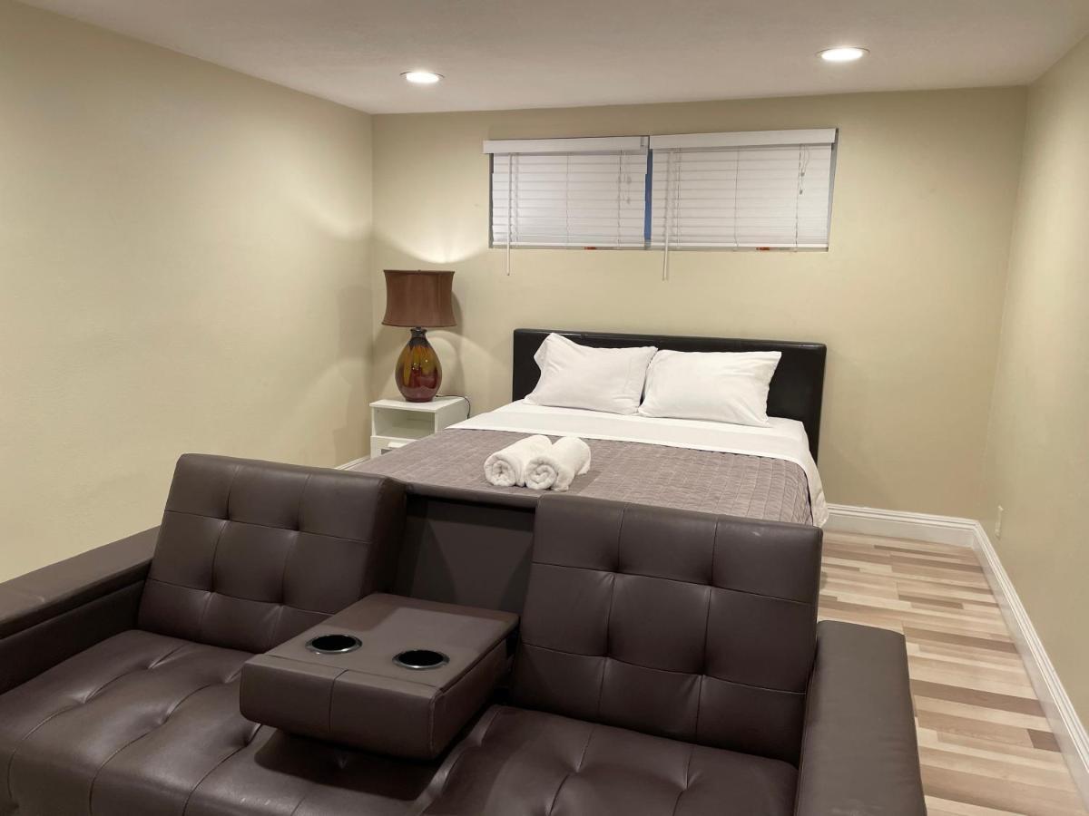 Lovely Room In Private House Near Disneyland Anaheim Exterior photo