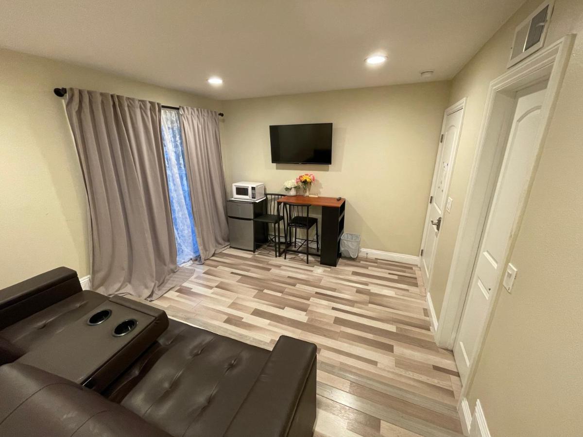 Lovely Room In Private House Near Disneyland Anaheim Exterior photo