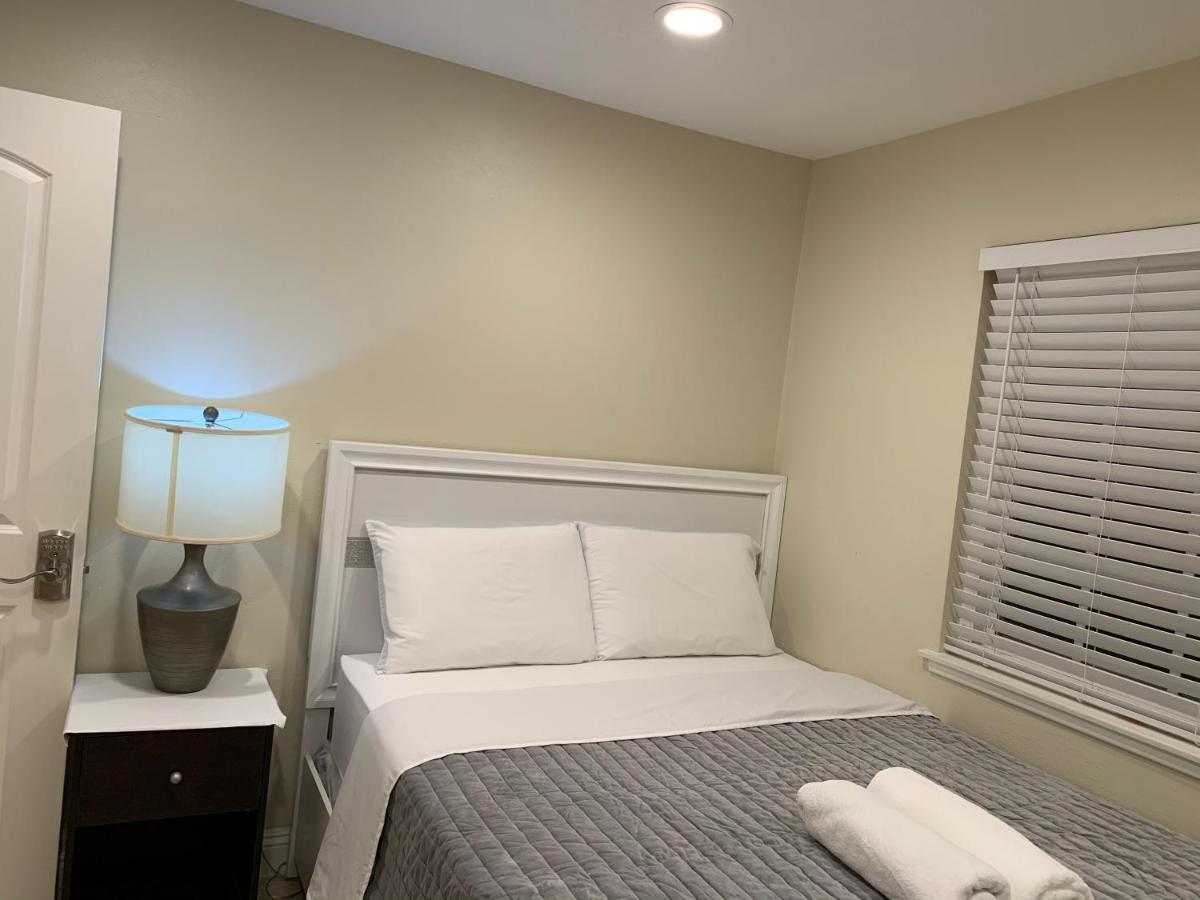 Lovely Room In Private House Near Disneyland Anaheim Exterior photo