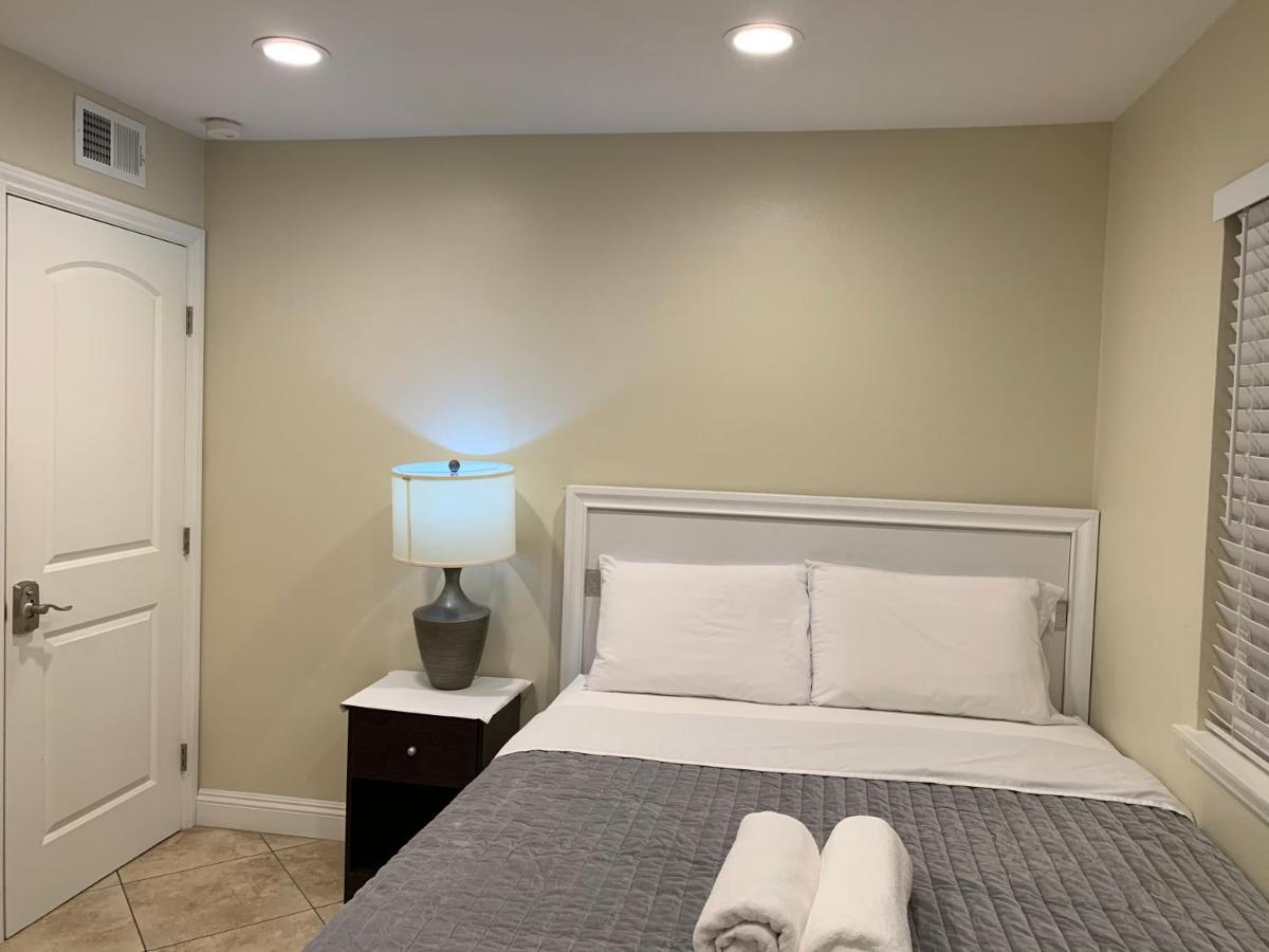 Lovely Room In Private House Near Disneyland Anaheim Exterior photo