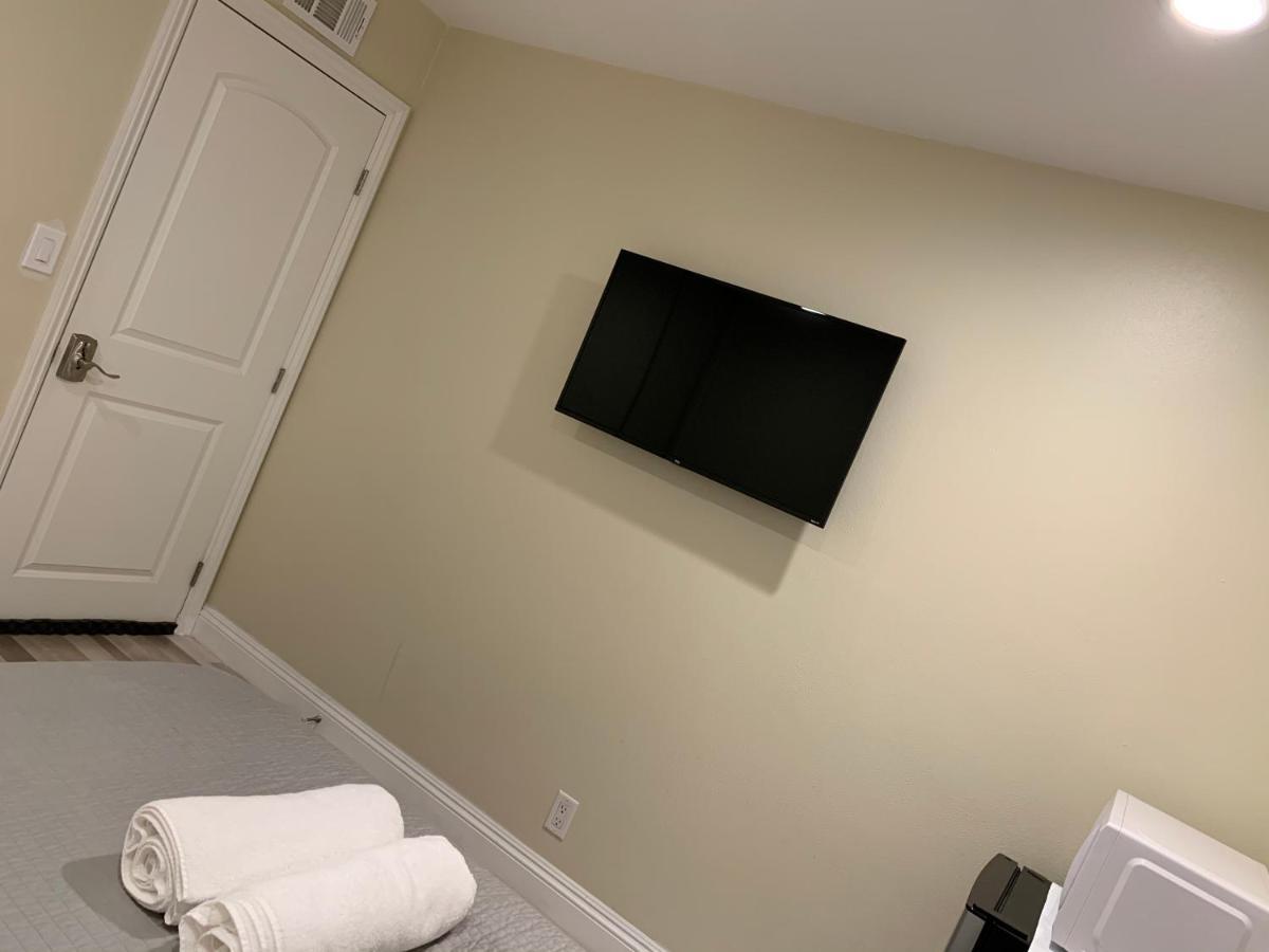 Lovely Room In Private House Near Disneyland Anaheim Exterior photo